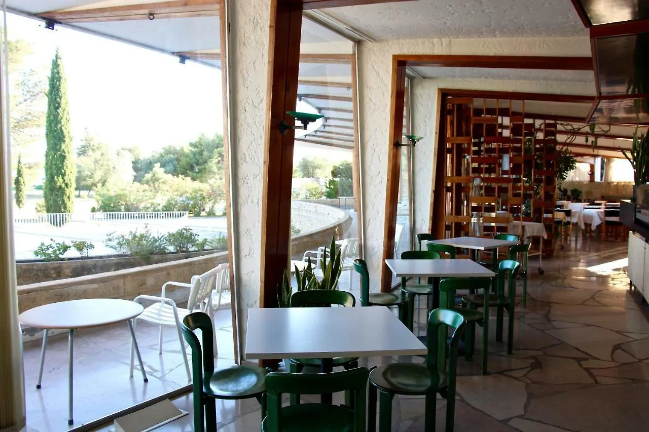 Les Cabanettes Hotel Arles